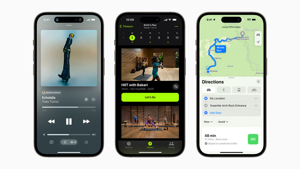 3 台 iPhone 14 Pro 设备展示即将登陆 Apple 各项服务等新功能，包括车内同播共享和离线地图。