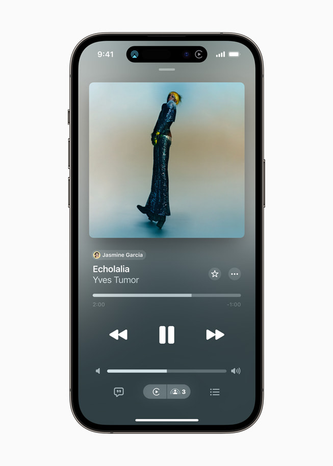 iPhone 14 Pro 显示 Apple Music 正在通过同播共享播放 Yves Tumor 的歌曲。