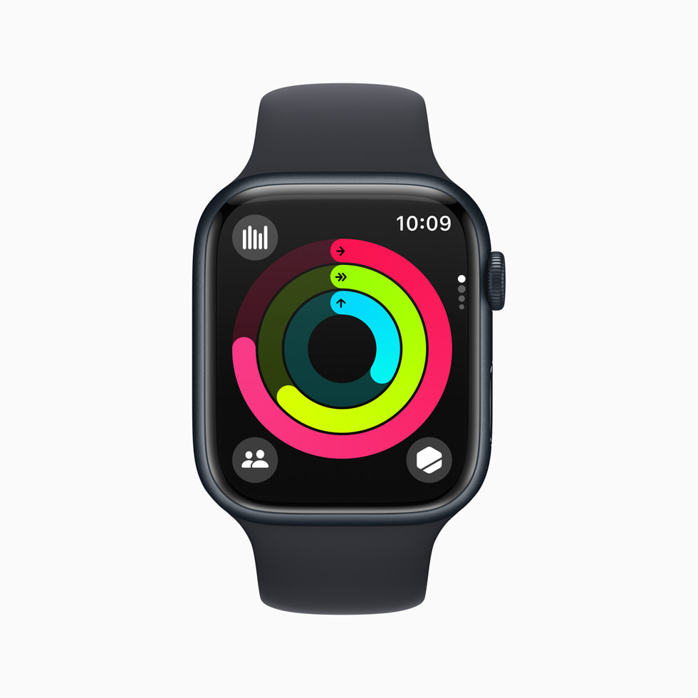 Apple Watch Series 8 展示活动 app。