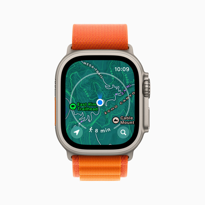 Apple Watch Ultra 展示 Apple 地图上新的地形地图。