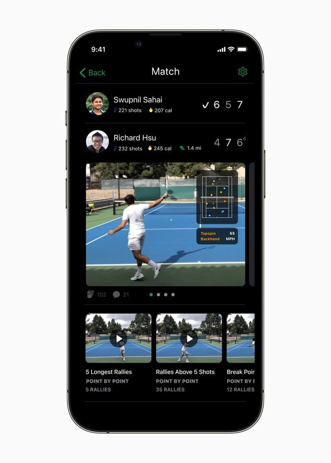 iPhone 上的 SwingVision app 的球员对比界面，显示一场比赛中双方的统计数据。