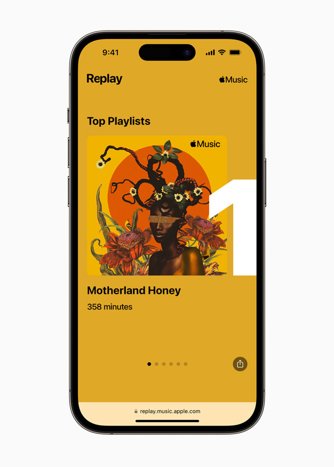 iPhone 的音乐回忆显示着用户最喜爱的 Apple Music 歌单。