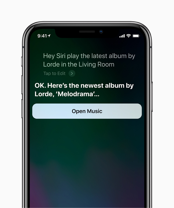 iPhone X 屏幕上显示用 Siri 播放 Lorde 的最新专辑《Melodrama》。