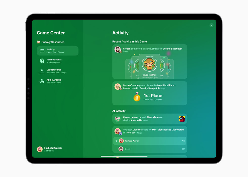 运行 iPadOS 16 的新款 12.9 英寸 iPad Pro 上更新的 Game Center。