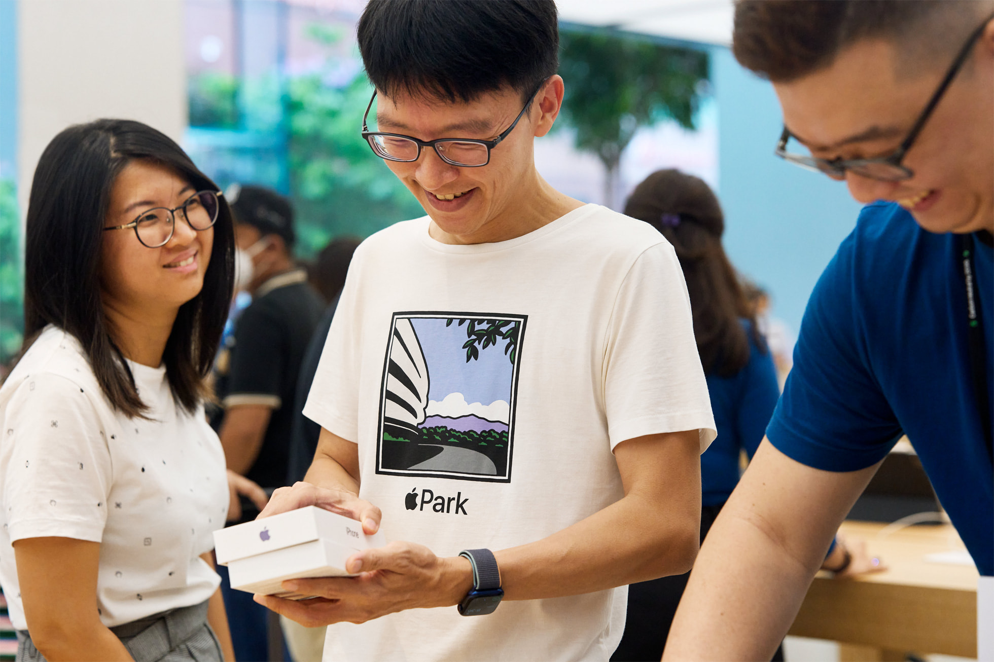 iPhone 14 系列、 Apple Watch Series 8 与全新 Apple Watch SE 在全球正式发售 - Apple ...
