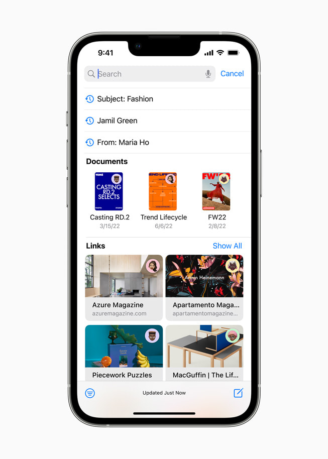 一台 iPhone 的屏幕上显示着 iOS 16 中邮件 app 更新后的搜索工具。