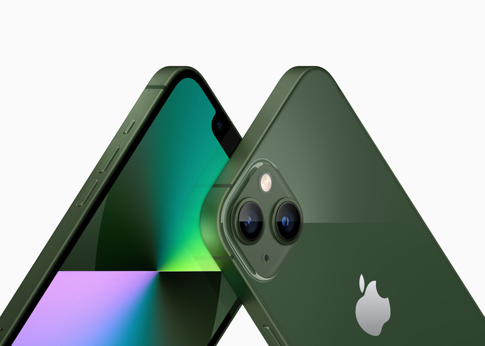 绿色的 iPhone 13 和 iPhone 13 mini。