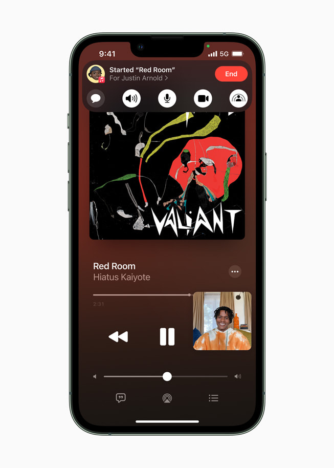 在 iPhone 13 Pro 中的 Apple Music 使用同播共享。
