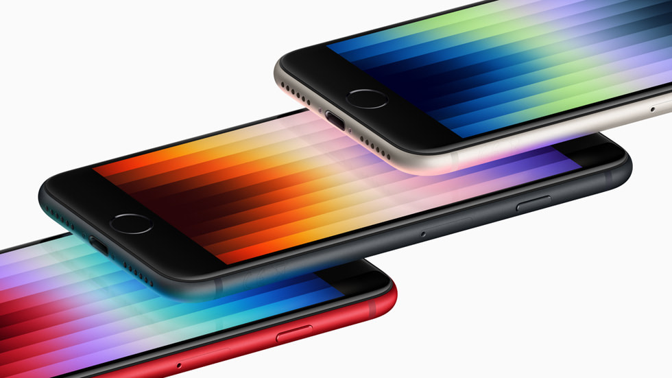 基于特定角度拍摄的照片展示了红色、午夜色、星光色三种配色的全新 iPhone SE。