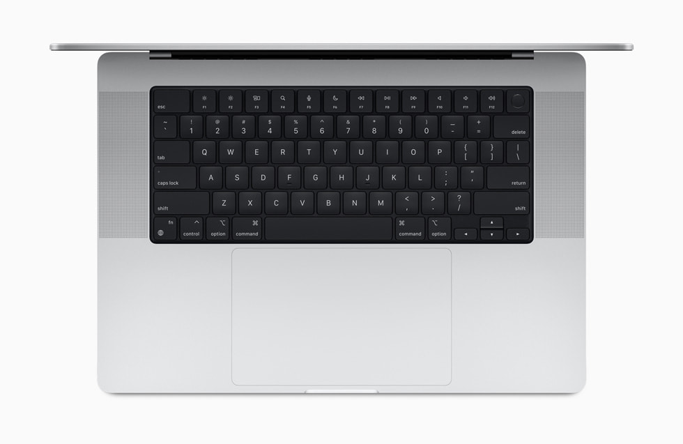 新款 MacBook Pro 键盘的细节展示。