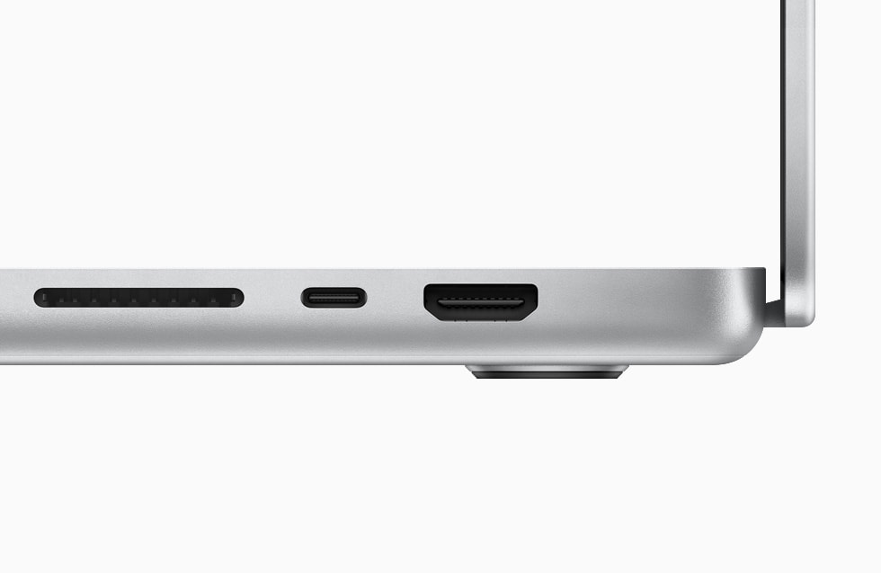 新款 MacBook Pro 侧面的连接端口。