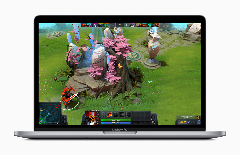 MacBook Pro 上显示《Dota 2》的游戏玩法。