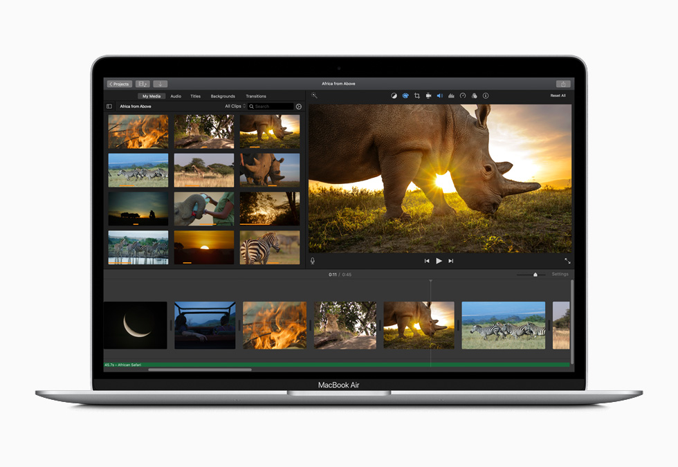 在新款 MacBook Air 上进行视频剪辑。