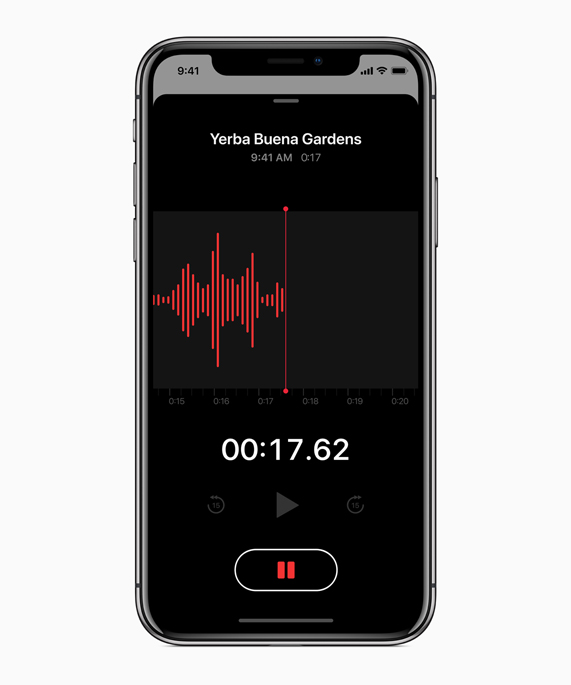 iPhone X 显示语音备忘录 app。