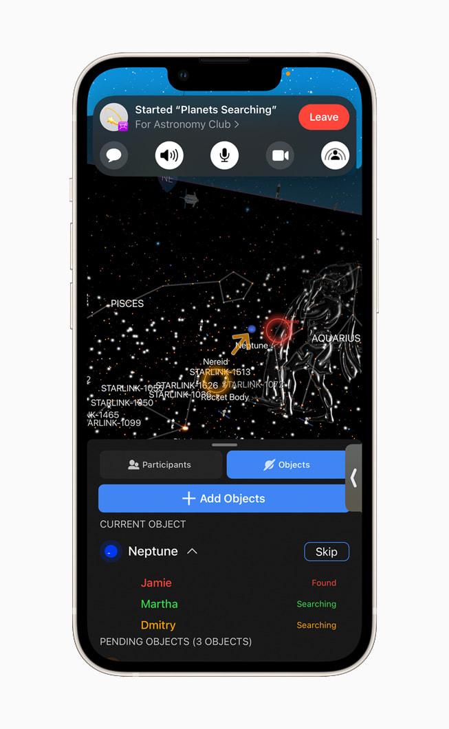 iPhone 13 正在展示 Night Sky app 中的同播共享体验。