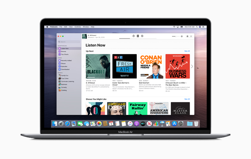 MacBook Air 上的 Apple Podcast。