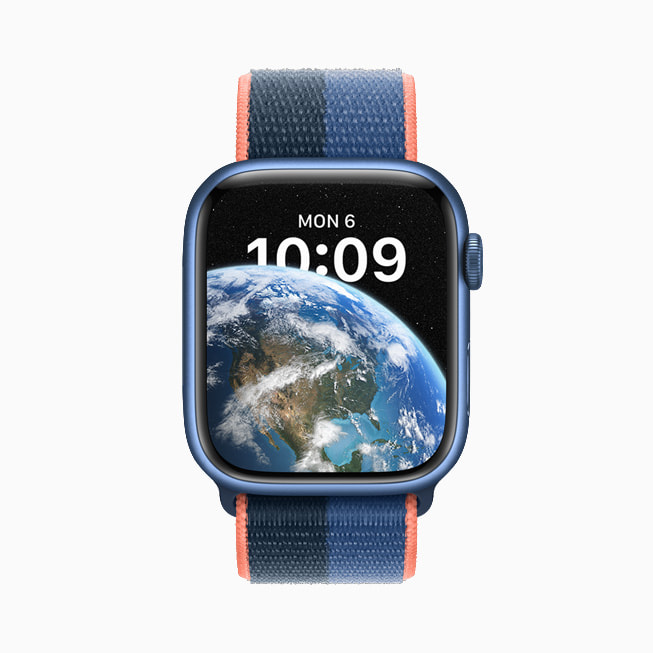 Apple Watch Series 7 上新的“天文”表盘。