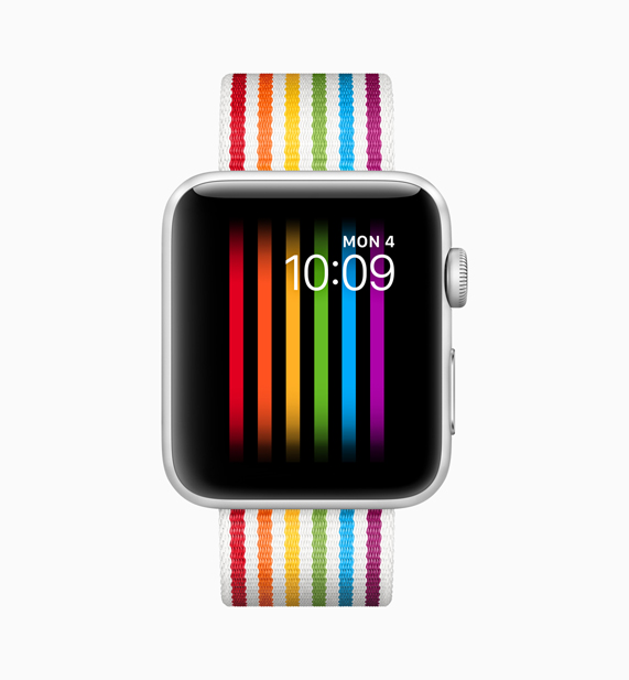 搭配新款彩虹版表带的 Apple Watch