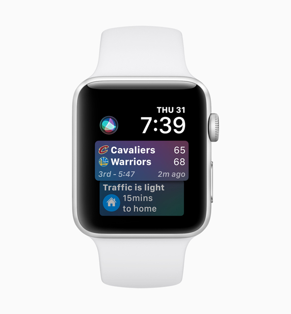 Apple Watch 在展示 Siri 体育比赛软件界面