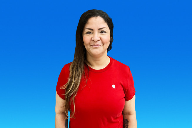 Apple Store 零售店团队成员 Sandra Maranhão。