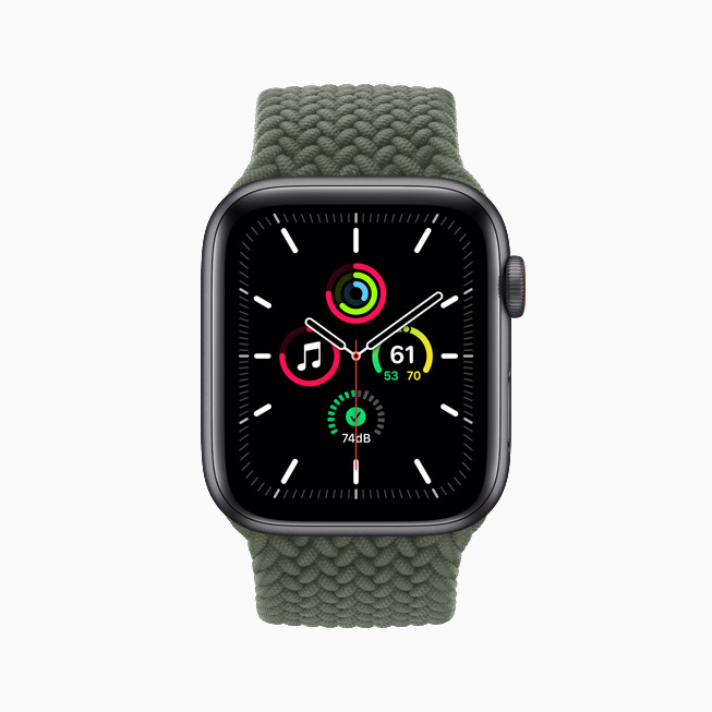 Apple Watch SE 上显示的复杂功能。
