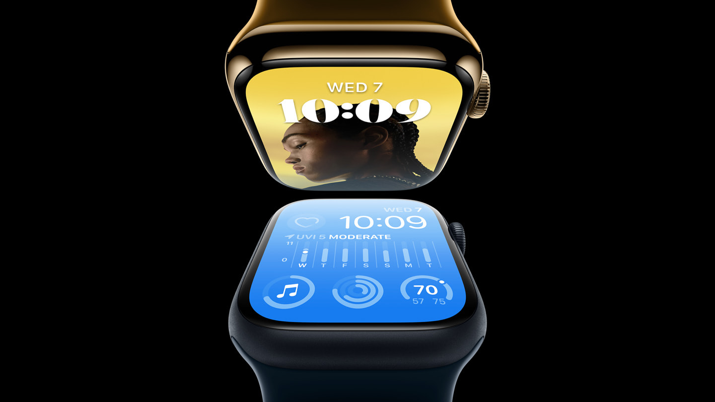 金色不锈钢外观的 Apple Watch Series 8 悬浮在新款 Apple Watch SE 之上。 