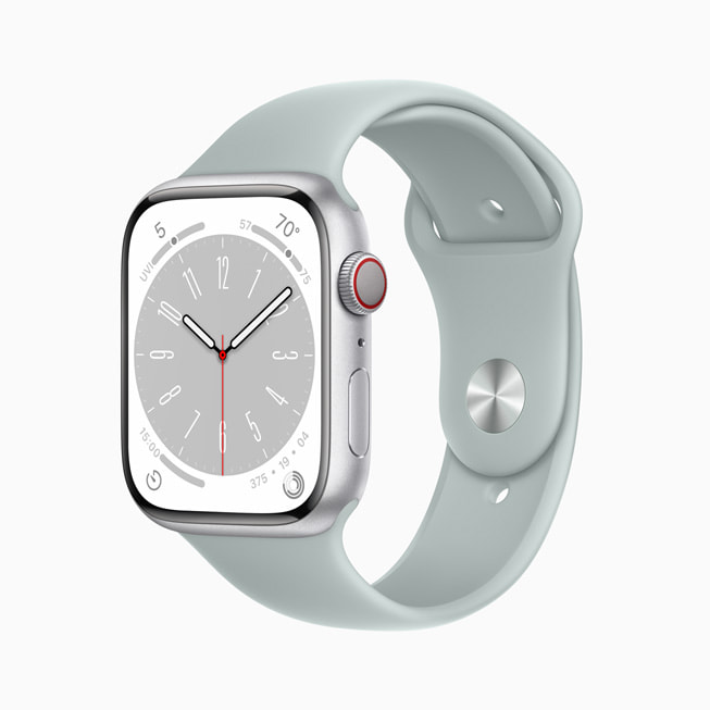银色铝金属表壳的新款 Apple Watch Series 8。