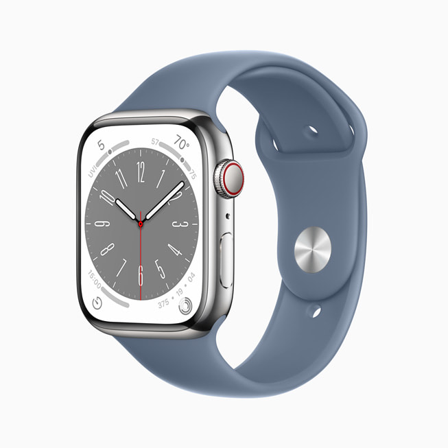 银色不锈钢表壳的新款 Apple Watch Series 8。