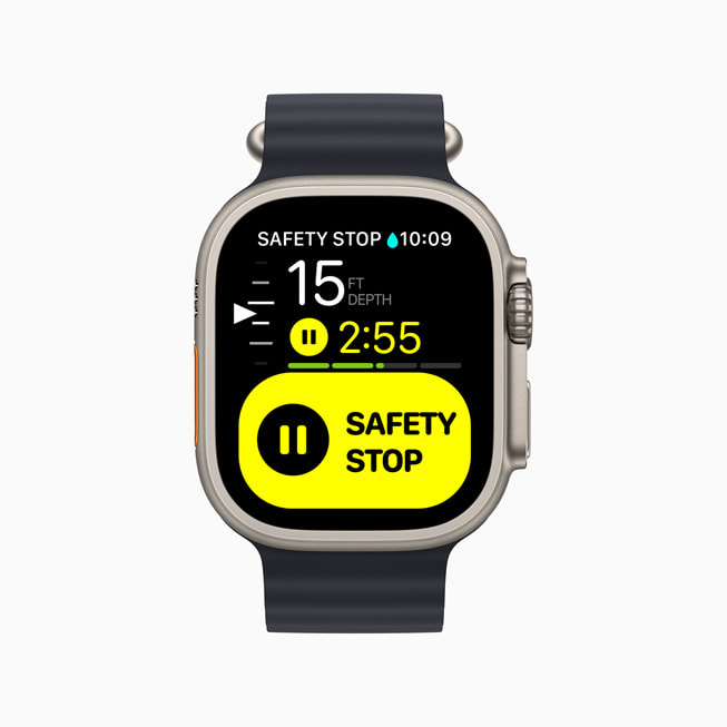 Apple Watch Ultra 在 Oceanic+ app 中显示安全停留指导。 