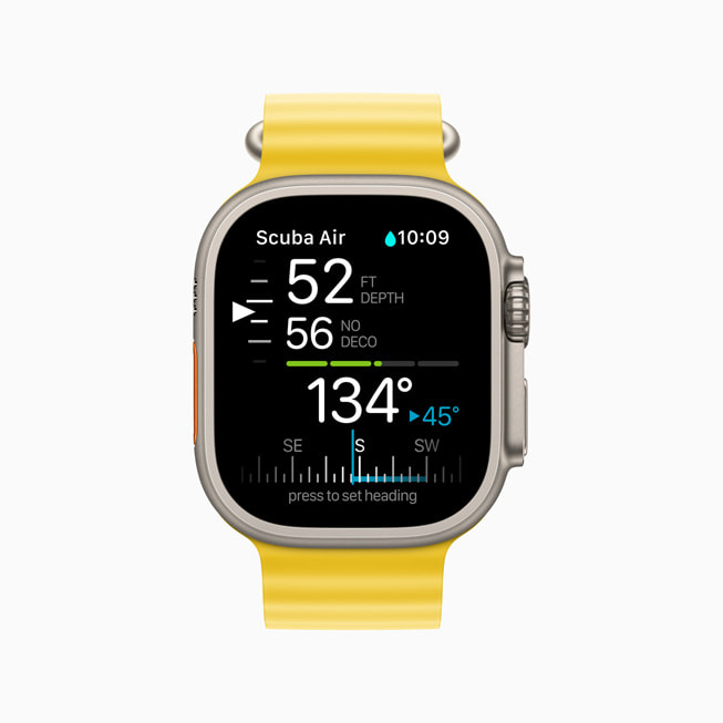 Apple Watch Ultra 上的 Oceanic+ app 显示指南针功能。