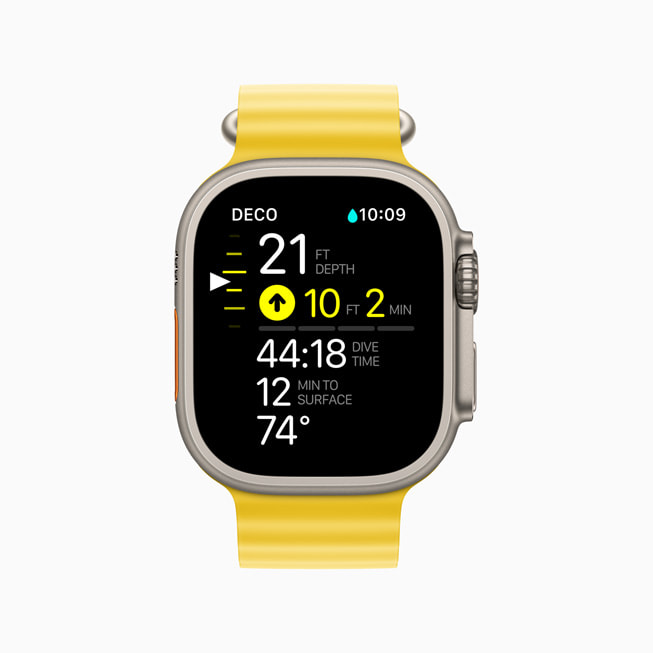 Apple Watch Ultra 上的 Oceanic+ app 显示各种功能。