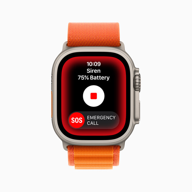 Apple Watch Ultra 展示警笛功能。