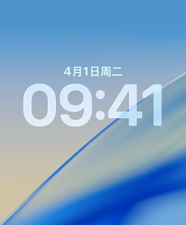 在锁定屏幕上，时间显示为 Liquid Glass 设计字样。