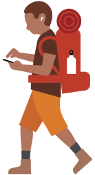 一个人背着登山背包并佩戴助听器，正在低头查看手中的 iPhone。