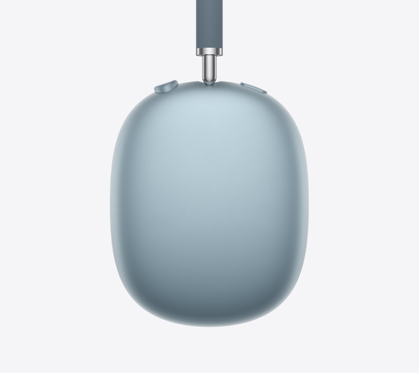 蓝色 AirPods Max 2 耳机的侧面外观，展示伸缩套杆、耳垫、数码旋钮和噪声控制按钮的细节。