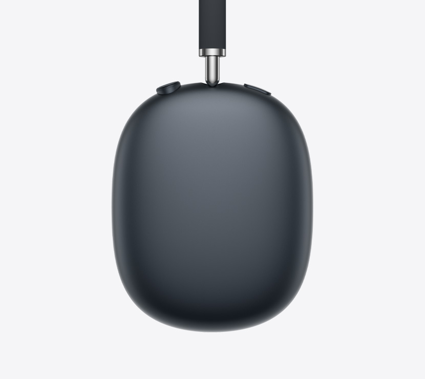 午夜色 AirPods Max 2 耳机的侧面外观，展示伸缩套杆、耳垫、数码旋钮和噪声控制按钮的细节。