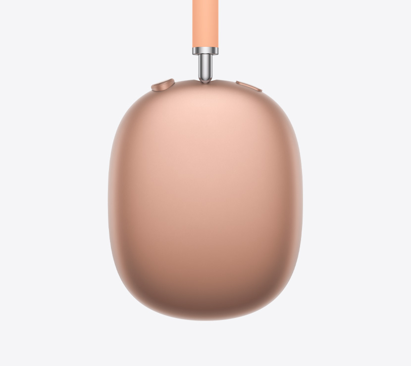 橙色 AirPods Max 2 耳机的侧面外观，展示伸缩套杆、耳垫、数码旋钮和噪声控制按钮的细节。