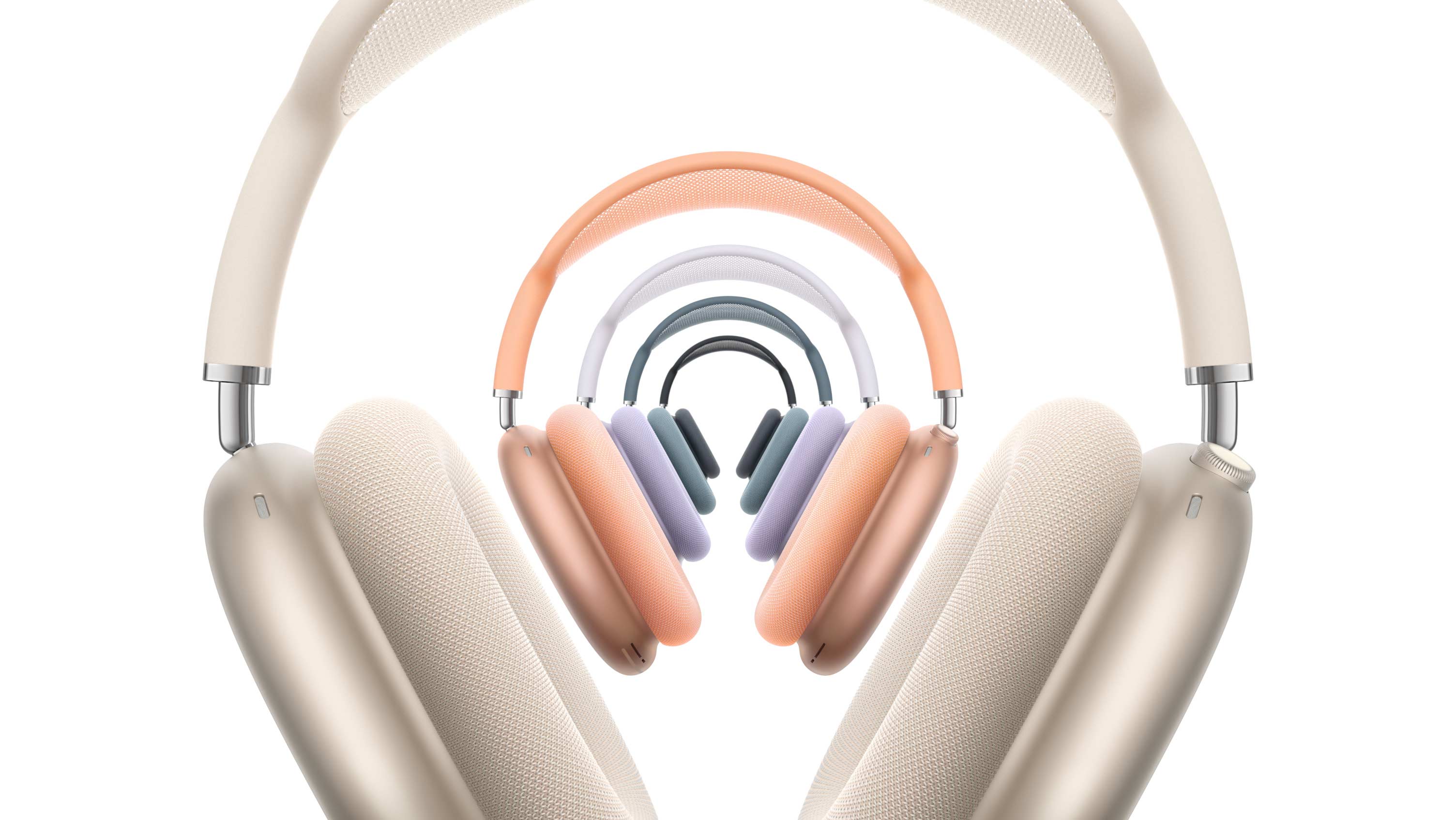 叠放的五副 AirPods Max 2 耳机的正面外观，颜色分别为星光色、橙色、紫色、蓝色和午夜色。