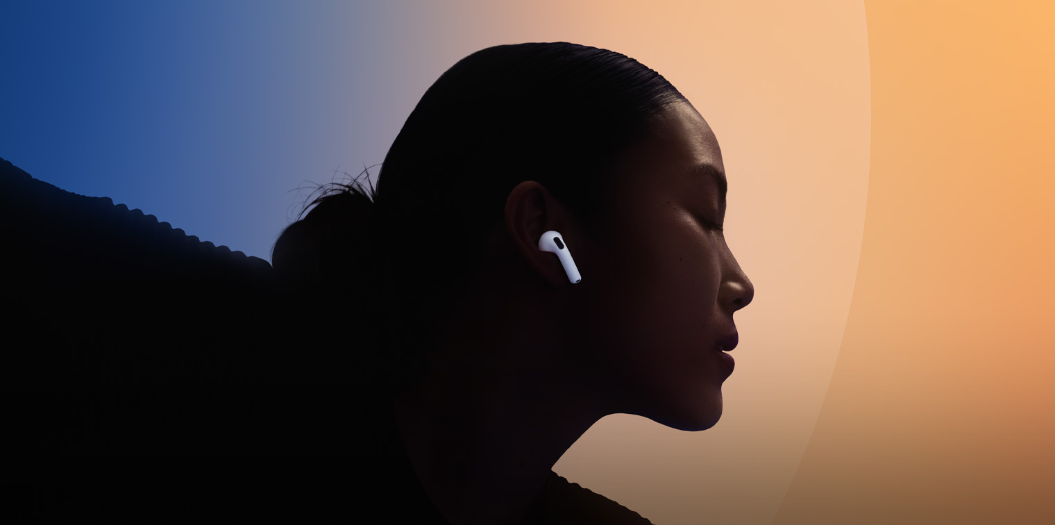 一位舞者戴着 AirPods 5