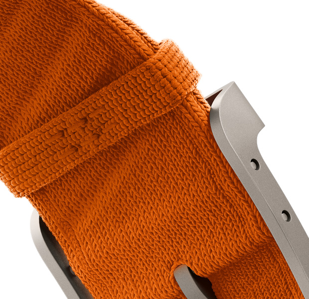 Orange 橙色 Apple Watch Hermès Ultra 3 En Mer 表带，展示原色五金件