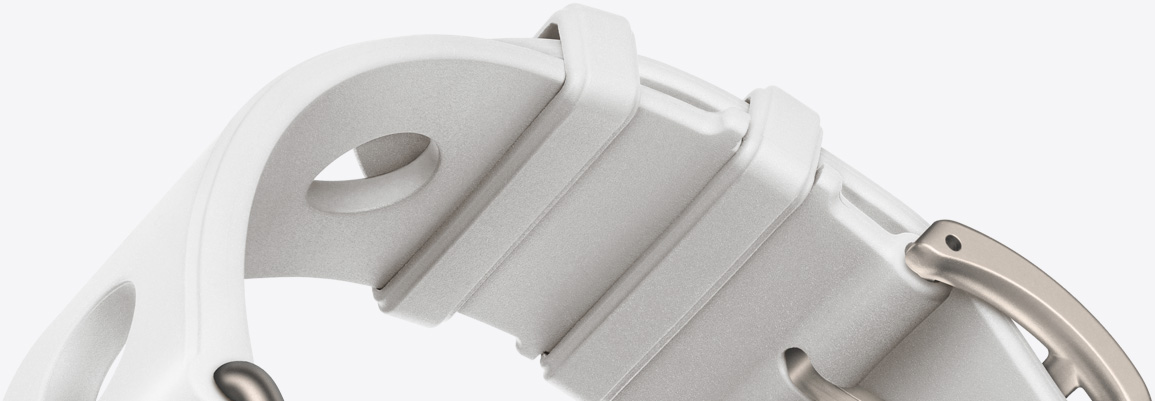 Blanc 白色 Apple Watch Hermès Scub'H Diving 表带，展示原色钛金属五金件和表扣