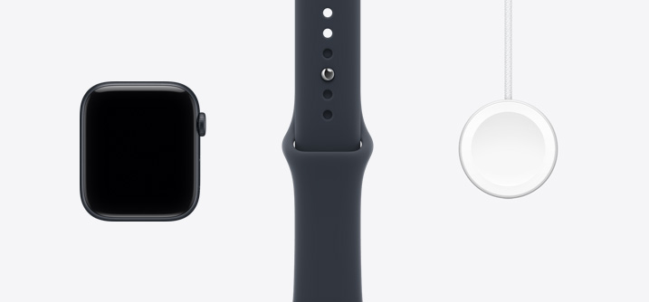 Apple Watch SE 3，展示午夜色 (黑色系) 铝金属表壳、正面外观、全面屏设计、数码表冠、黑色运动型表带、Apple Watch 磁力充电器转 USB-C 连接线。
