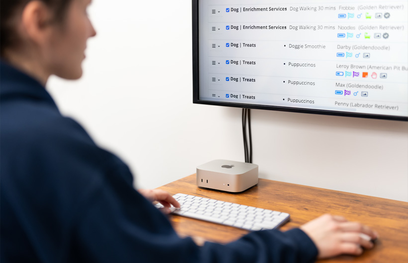 借助 Mac mini，员工能轻松登录并查看后续任务。