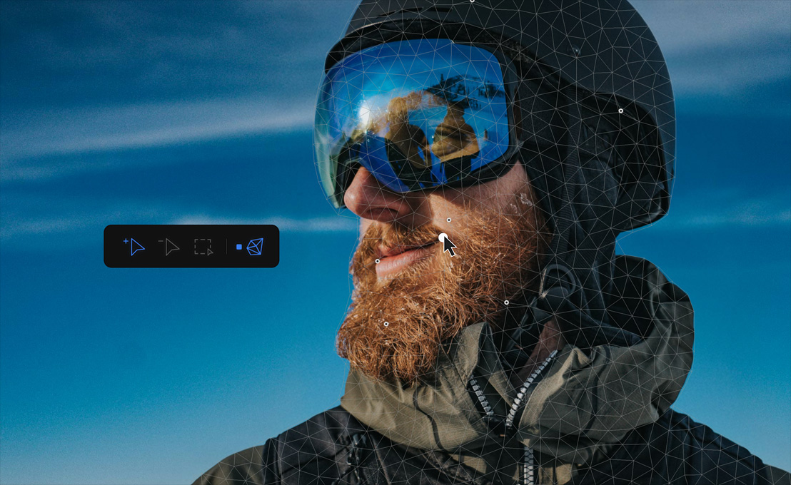 画面显示一位留着胡子的男子头戴头盔和护目镜，以蓝天为背景，电脑鼠标正在编辑该影像。