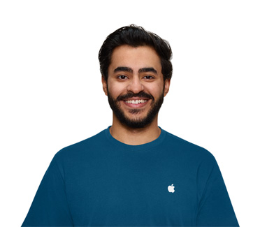 Apple Specialist 专家身穿带有 Apple 标志的上衣。