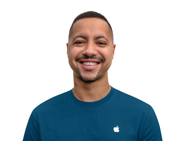 Apple Specialist 专家面带微笑，平易近人。