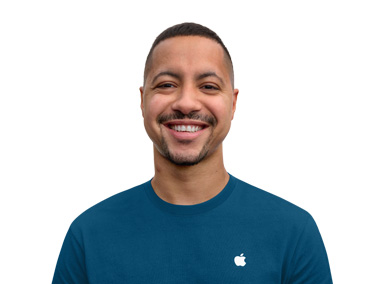 Apple Specialist 专家面带微笑，平易近人。