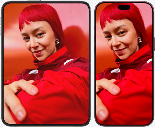纵向展开的 iPhone Duo 与 iPhone 18 Pro Max 并排放置，两部设备显示同一幅红发女子身穿红衣的图像，iPhone Duo 因为屏幕更大，显示的图像内容更多。