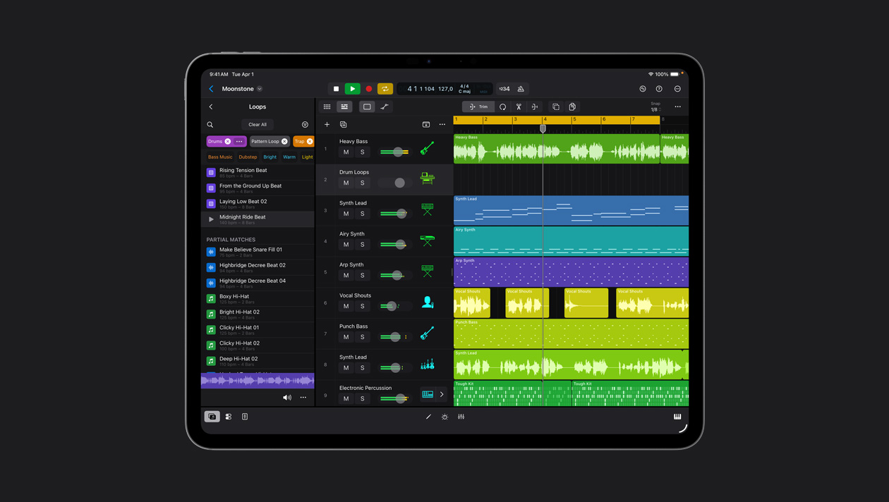 13 英寸 iPad Pro 屏幕展示 Logic Pro 工作区，左侧是 Loops 面板，有多行不同颜色的声波。