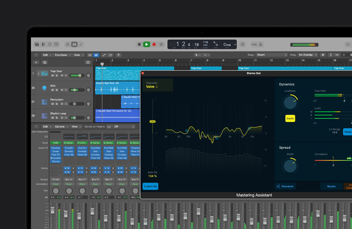 16 英寸 MacBook Pro 屏幕展示声波层，Mastering Assistant 窗口呈打开状态，底部为各种旋钮和设置。